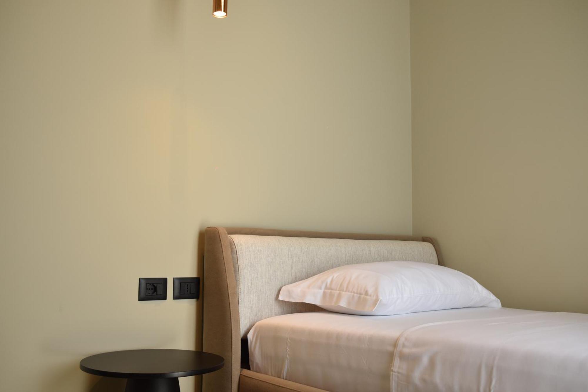 Nuna Hotel Radhimë Habitación foto