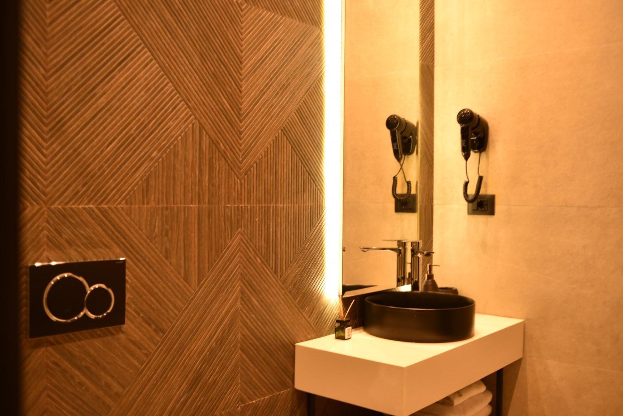 Nuna Hotel Radhimë Habitación foto