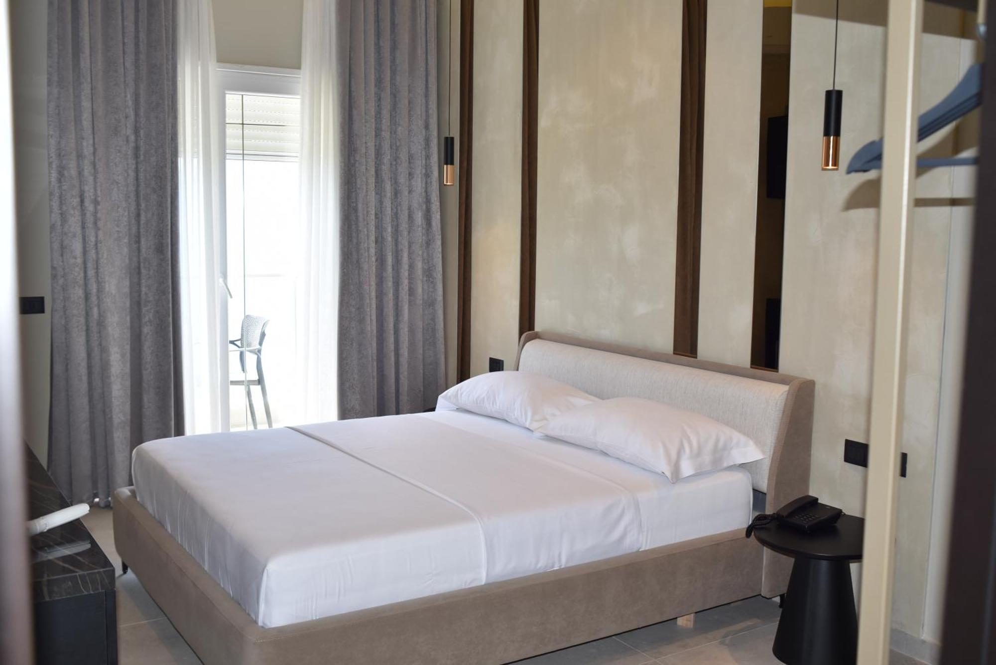 Nuna Hotel Radhimë Habitación foto